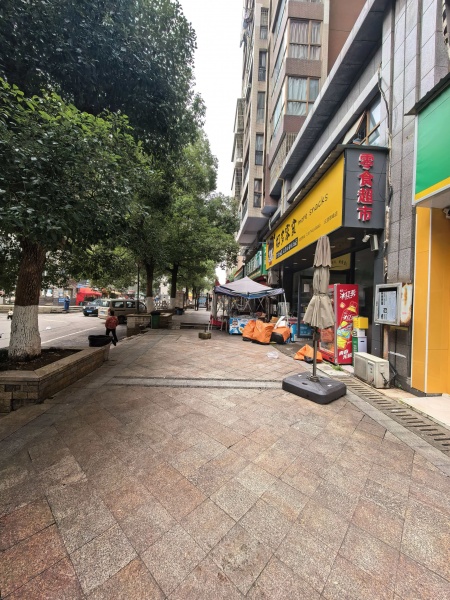 84251 跳楼价13.8 万零食店+400票快递店(可蹲点) 84251 跳楼价13.8 万零食店+400票快递店(可蹲点)