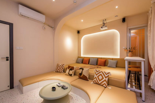 Y02021五一广场嘉顿新天地大型私影店急转让 Y02021五一广场嘉顿新天地大型私影店急转让