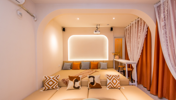 Y02021五一广场嘉顿新天地大型私影店急转让 Y02021五一广场嘉顿新天地大型私影店急转让