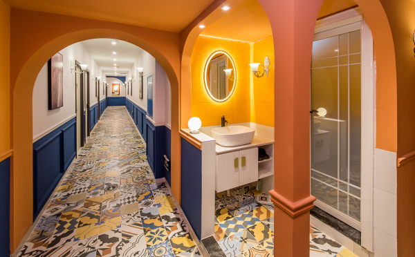 Y02021五一广场嘉顿新天地大型私影店急转让 Y02021五一广场嘉顿新天地大型私影店急转让