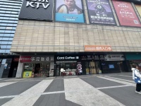 Y02019众多上班族环绕地铁口大型商场临街咖啡店转（可空转