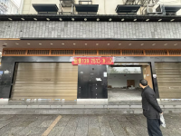 Y02043房东直租星沙二区临街拐角三门头大招牌展示面无限制