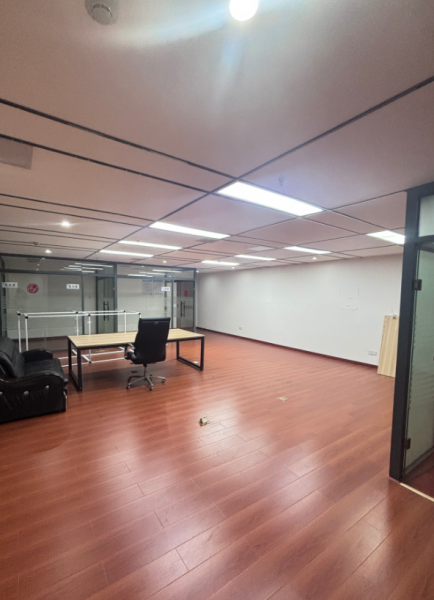 Y03021汽车西站 五楼1920平足浴中心+二楼890平整层火爆招商(无转让费) Y03021汽车西站 五楼1920平足浴中心+二楼890平整层火爆招商(无转让费)