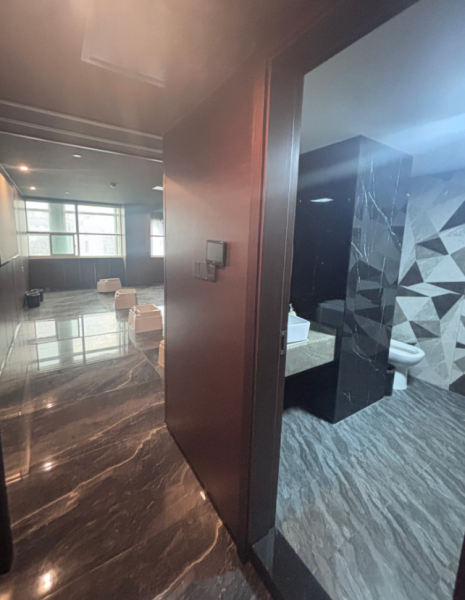 Y03021汽车西站 五楼1920平足浴中心+二楼890平整层火爆招商(无转让费) Y03021汽车西站 五楼1920平足浴中心+二楼890平整层火爆招商(无转让费)