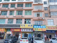 Y03061湖南工商大学北校区正门口餐饮花甲粉店优价转让