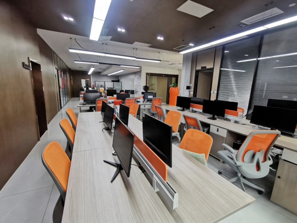 Y03093超低价2.8万/月.地铁口.湘江财富中心豪华写字楼出租 Y03093超低价2.8万/月.地铁口.湘江财富中心豪华写字楼出租