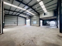 Y03121安沙镇107国道旁.1000平厂房仓库带住房出租