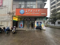 A03128理工大学校内26平空门面房租直租