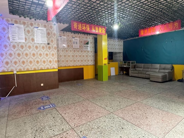 X03138观沙岭万人小区拐角门面三门头房东直租 X03138观沙岭万人小区拐角门面三门头房东直租