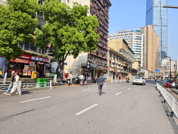 X04045火爆!五一商圈国金110平临街品牌粉面餐饮店优价转让 X04045火爆!五一商圈国金110平临街品牌粉面餐饮店优价转让