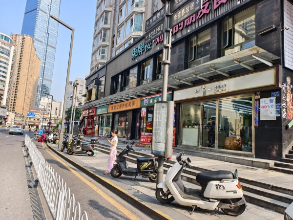 X04045火爆!五一商圈国金110平临街品牌粉面餐饮店优价转让 X04045火爆!五一商圈国金110平临街品牌粉面餐饮店优价转让