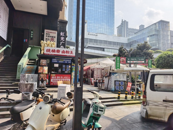 X04045火爆!五一商圈国金110平临街品牌粉面餐饮店优价转让 X04045火爆!五一商圈国金110平临街品牌粉面餐饮店优价转让