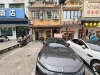 A04048岳麓区雷锋大道毛坯旺铺出租