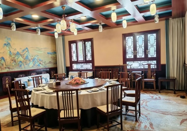 A04075房东直租.月湖公园旁2千万豪华别墅带庭院出租 A04075房东直租.月湖公园旁2千万豪华别墅带庭院出租