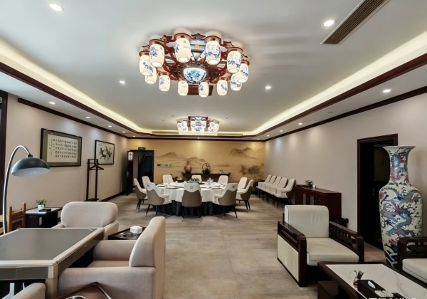 A04075房东直租.月湖公园旁2千万豪华别墅带庭院出租 A04075房东直租.月湖公园旁2千万豪华别墅带庭院出租