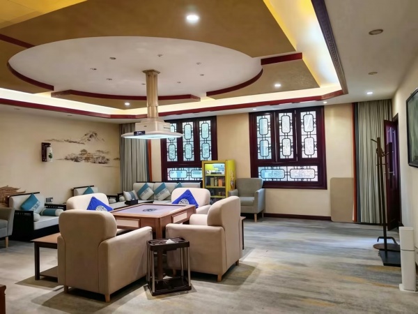 A04075房东直租.月湖公园旁2千万豪华别墅带庭院出租 A04075房东直租.月湖公园旁2千万豪华别墅带庭院出租