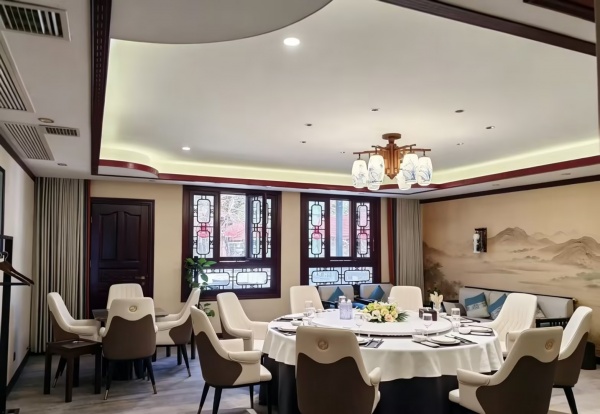 A04075房东直租.月湖公园旁2千万豪华别墅带庭院出租 A04075房东直租.月湖公园旁2千万豪华别墅带庭院出租