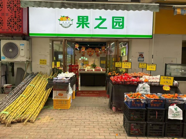 Y04095新城国际花都小区出入口临街水果店转让
