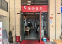 A04111芙蓉区大型小区写字楼出入口商业街临街55平餐馆转让（可外摆）