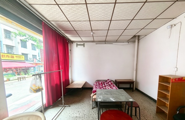 Y05003涉外一师范成熟小区90平临街拐角门面房东直租 Y05003涉外一师范成熟小区90平临街拐角门面房东直租