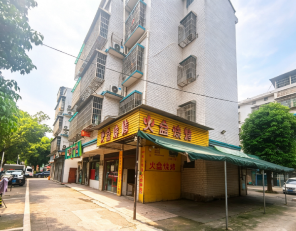 Y05003涉外一师范成熟小区90平临街拐角门面房东直租 Y05003涉外一师范成熟小区90平临街拐角门面房东直租