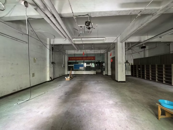 Y05006旺铺直租)岳麓区东麟阁酒店后 临街方正门面带仓库 Y05006旺铺直租)岳麓区东麟阁酒店后 临街方正门面带仓库