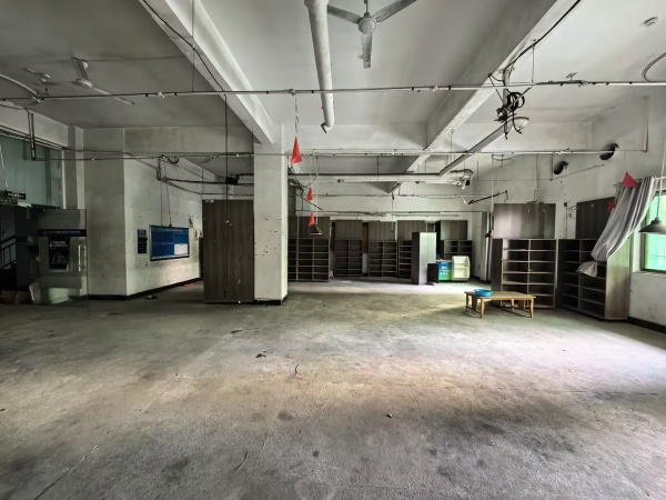 Y05006旺铺直租)岳麓区东麟阁酒店后 临街方正门面带仓库 Y05006旺铺直租)岳麓区东麟阁酒店后 临街方正门面带仓库