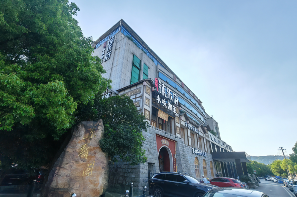 Y05006旺铺直租)岳麓区东麟阁酒店后 临街方正门面带仓库 Y05006旺铺直租)岳麓区东麟阁酒店后 临街方正门面带仓库