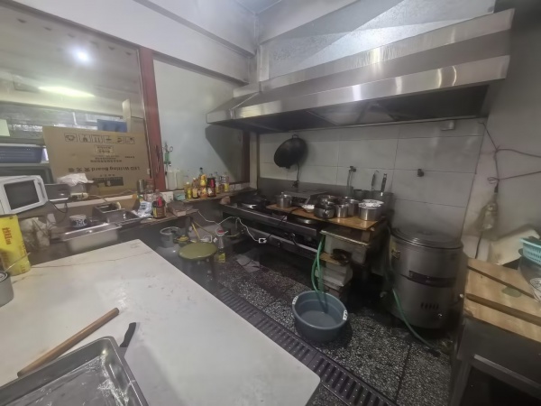 A05050急转麓谷成熟小区和工业园区环绕75平临街餐馆转让 A05050急转麓谷成熟小区和工业园区环绕75平临街餐馆转让