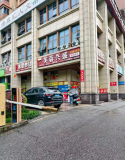 Y05063大型小区出入口头铺超市优价转让（带住房