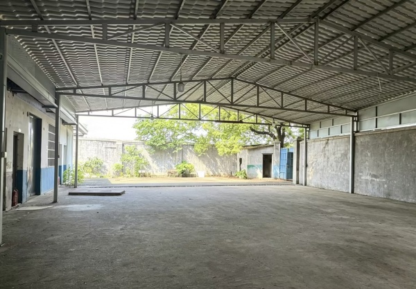 Y05066仓库/农家菜馆首选.河西商圈1000平庭院场地出租 Y05066仓库/农家菜馆首选.河西商圈1000平庭院场地出租