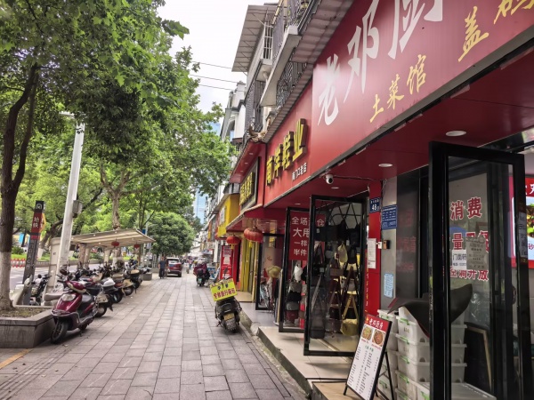 Y05075出价就转!南门口商圈主街临街餐馆有三相电优转 Y05075出价就转!南门口商圈主街临街餐馆有三相电优转
