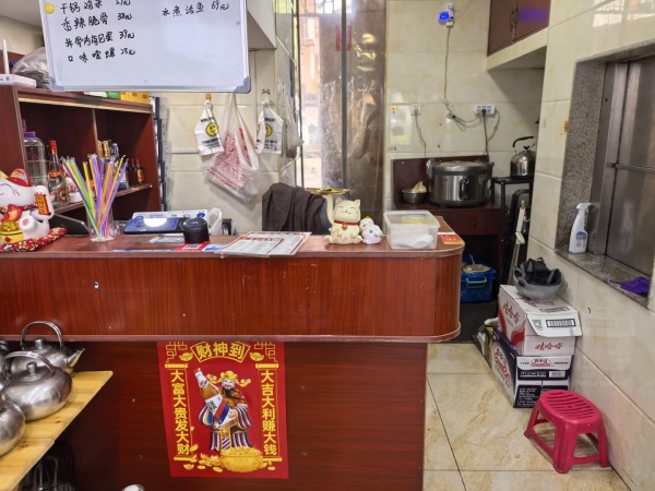 Y05075出价就转!南门口商圈主街临街餐馆有三相电优转 Y05075出价就转!南门口商圈主街临街餐馆有三相电优转