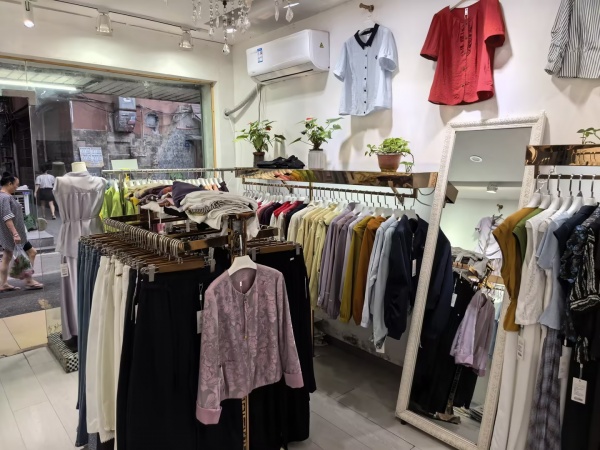 Y05080大型社区!岳麓区望月湖菜市场旁服装店优转(可空转 Y05080大型社区!岳麓区望月湖菜市场旁服装店优转(可空转