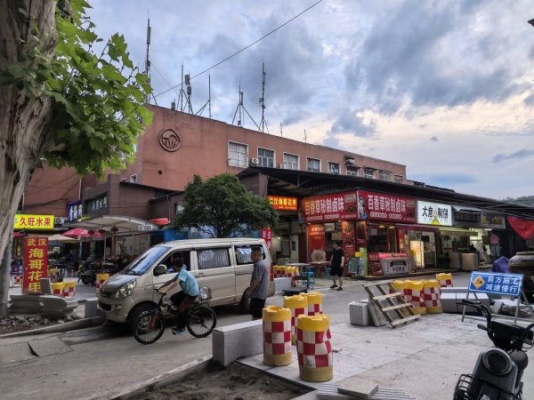 Y05080大型社区!岳麓区望月湖菜市场旁服装店优转(可空转 Y05080大型社区!岳麓区望月湖菜市场旁服装店优转(可空转