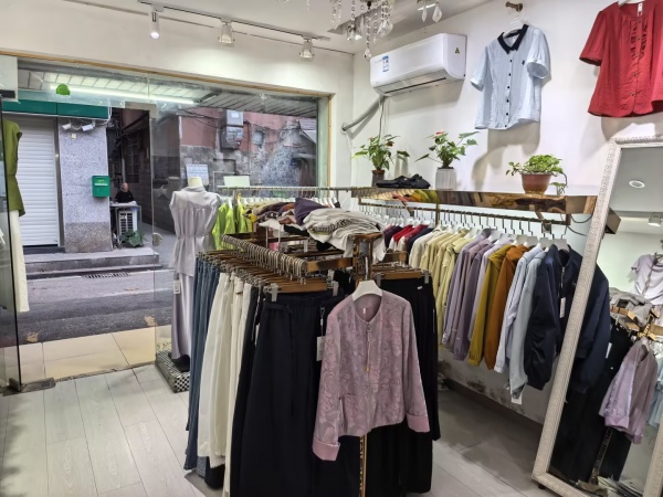 Y05080大型社区!岳麓区望月湖菜市场旁服装店优转(可空转 Y05080大型社区!岳麓区望月湖菜市场旁服装店优转(可空转