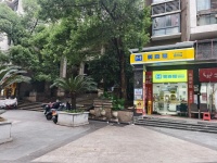 Y05083小区出入口拐角双门头头铺60平自助超市带外摆住房转