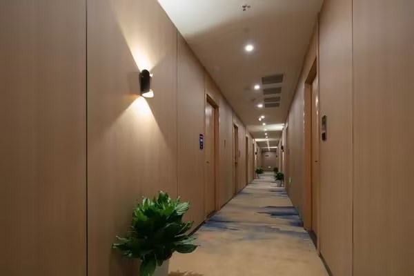 X05118市中心地铁口五一商圈36间房江景酒店优价转让 X05118市中心地铁口五一商圈36间房江景酒店优价转让