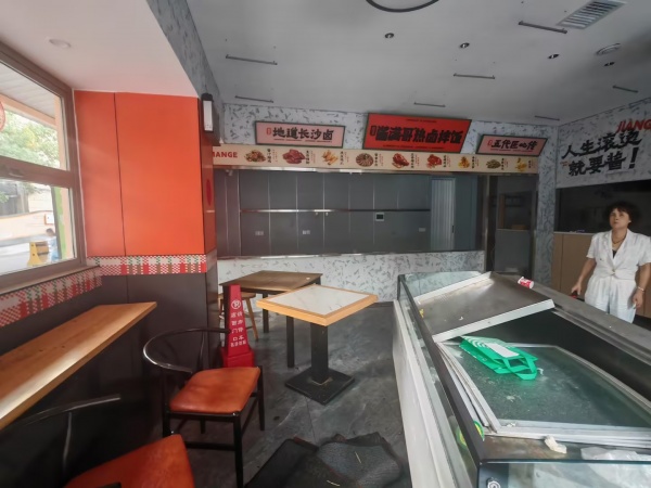 A05121岳麓区大学城80平拐角餐饮店优价转让 A05121岳麓区大学城80平拐角餐饮店优价转让