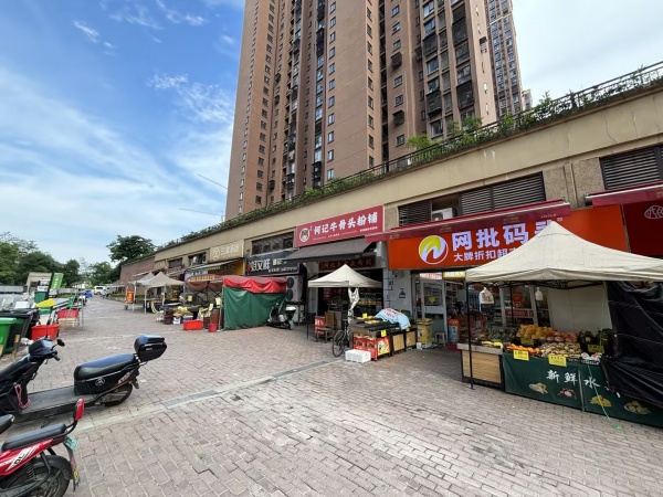 A05122望城火爆大型小区出入口临街日营6k+品牌零食店便利店转让 A05122望城火爆大型小区出入口临街日营6k+品牌零食店便利店转让