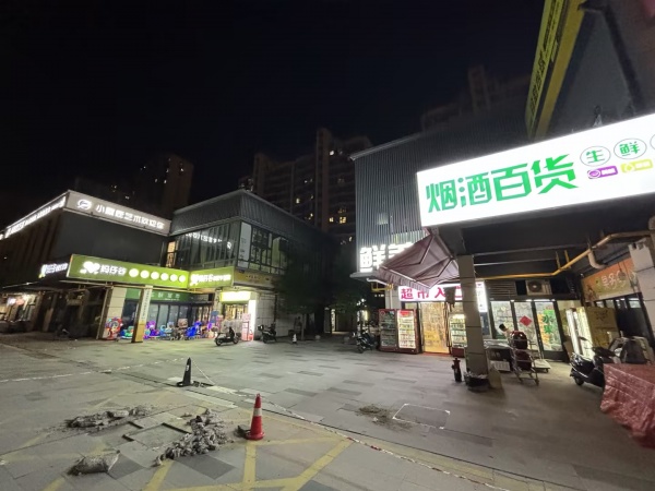 Y05124岳麓区大型小区出入口日营6.5k拐角便利店急转 Y05124岳麓区大型小区出入口日营6.5k拐角便利店急转