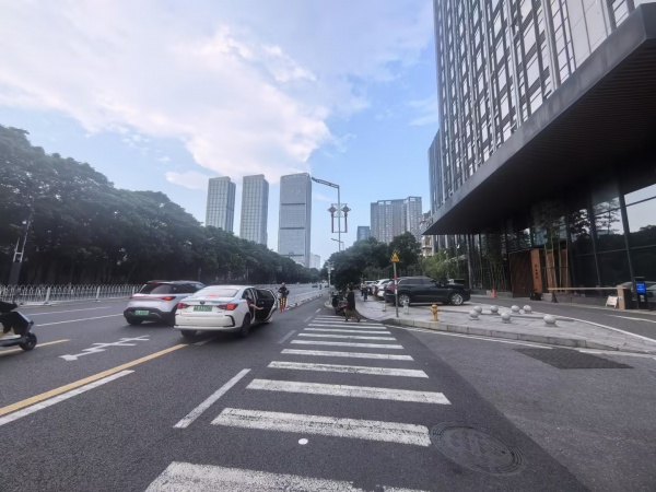 Y06028五一商圈万达广场写字楼旁14平临街门面房东直租 Y06028五一商圈万达广场写字楼旁14平临街门面房东直租