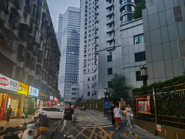 Y06028五一商圈万达广场写字楼旁14平临街门面房东直租 Y06028五一商圈万达广场写字楼旁14平临街门面房东直租