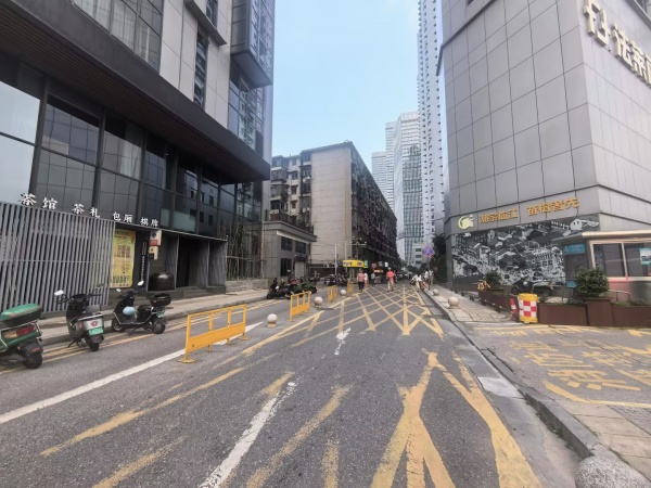 Y06028五一商圈万达广场写字楼旁14平临街门面房东直租 Y06028五一商圈万达广场写字楼旁14平临街门面房东直租