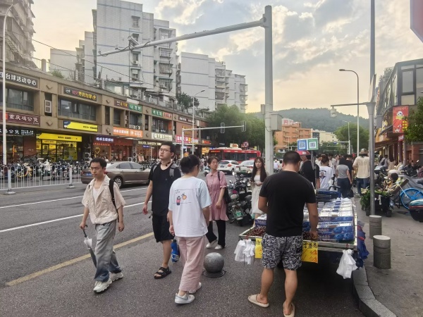A06032火爆!岳麓区大学城日营万元以上夜宵店优价转让 A06032火爆!岳麓区大学城日营万元以上夜宵店优价转让