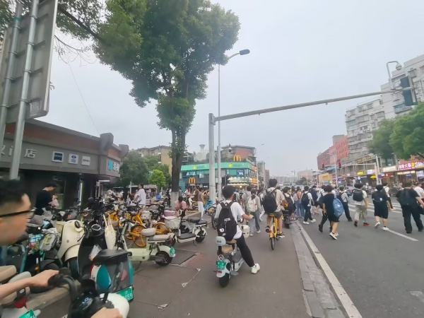 A06032火爆!岳麓区大学城日营万元以上夜宵店优价转让 A06032火爆!岳麓区大学城日营万元以上夜宵店优价转让