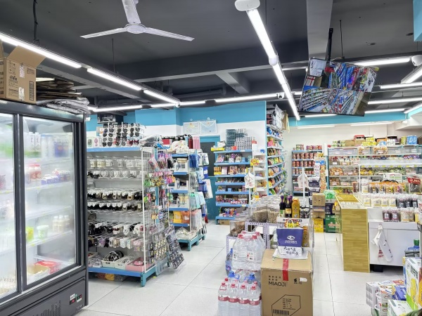 Y06034小区出入口A点位置日营7k+特价百货超市转可蹲守 Y06034小区出入口A点位置日营7k+特价百货超市转可蹲守