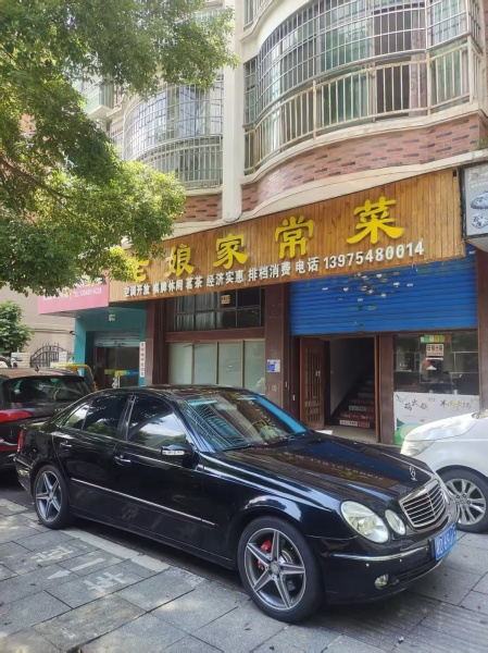 A06056多个小区围绕临街上下两层门面房东直租 A06056多个小区围绕临街上下两层门面房东直租
