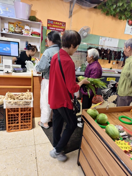 X06071日营业九千左右大型小区出入口海鲜生鲜水果店转让 X06071日营业九千左右大型小区出入口海鲜生鲜水果店转让