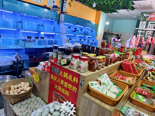 X06071日营业九千左右大型小区出入口海鲜生鲜水果店转让 X06071日营业九千左右大型小区出入口海鲜生鲜水果店转让